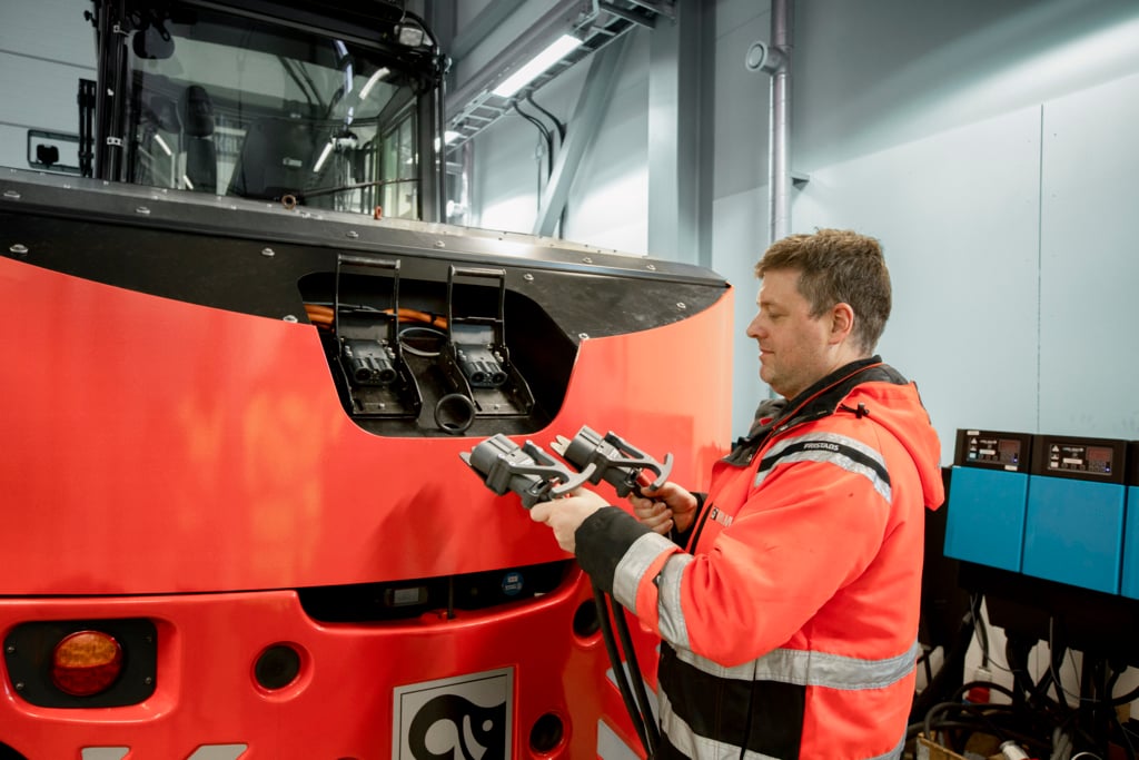 Medium Electric Forklift Li-ion (11).jpg Medium Electric Forklift Li-ion (11).jpg