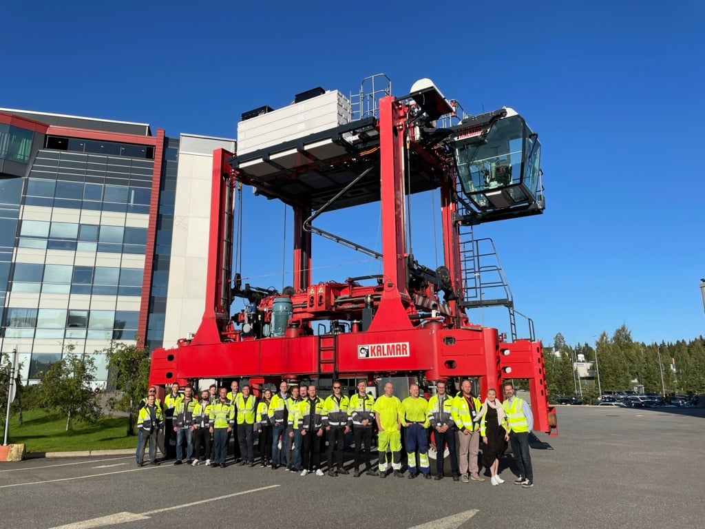 Electric Straddle Carrier High Energy Battery Test (2) Electric Straddle Carrier High Energy Battery Test (2)