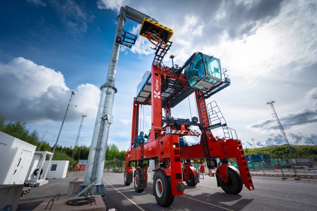Kalmar Electric Straddle Carrier_Tampere 2025 (5) Kalmar Electric Straddle Carrier_Tampere 2025 (5)